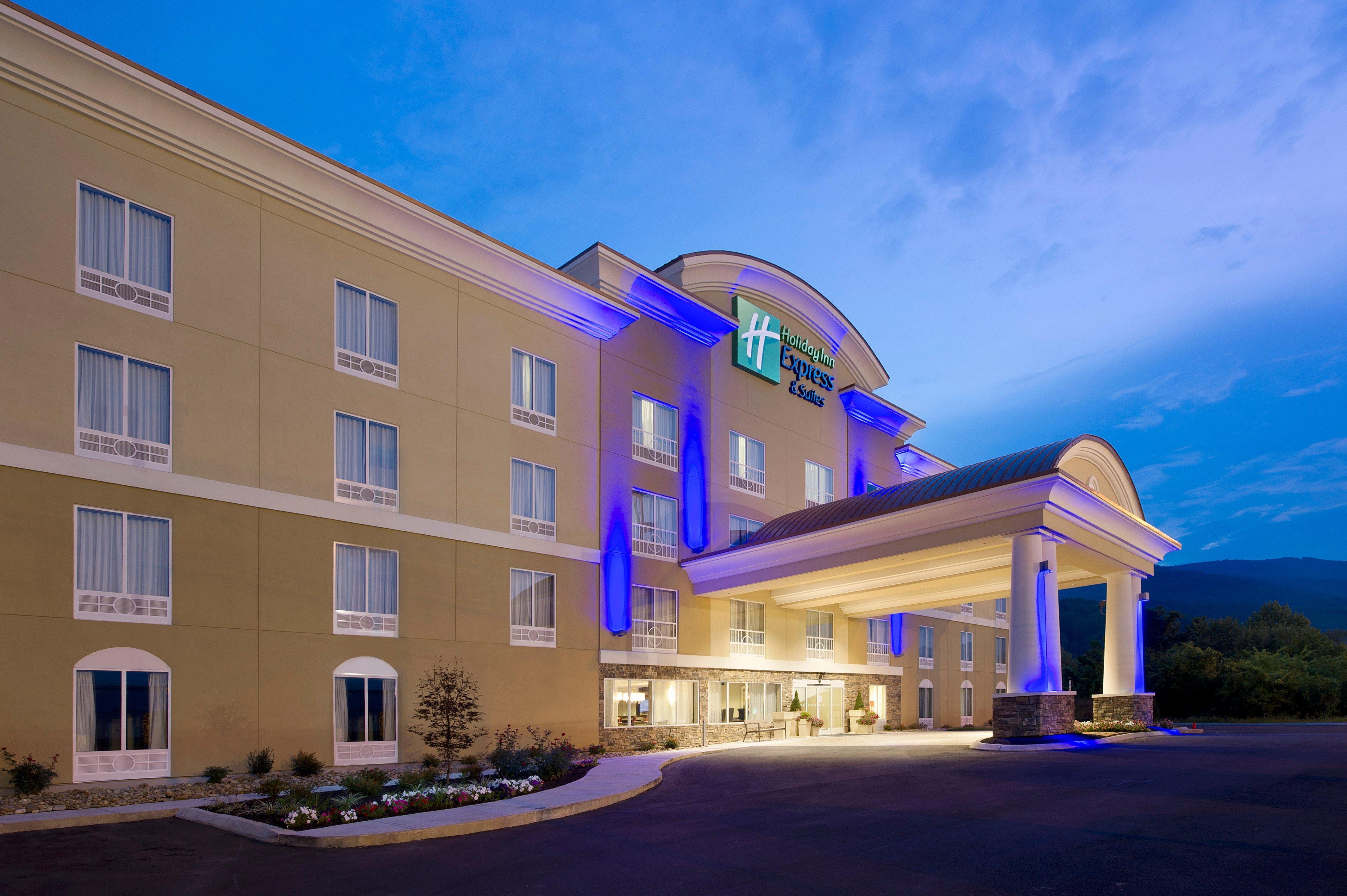 Holiday Inn Express & Suites Caryville By Ihg Bagian luar foto