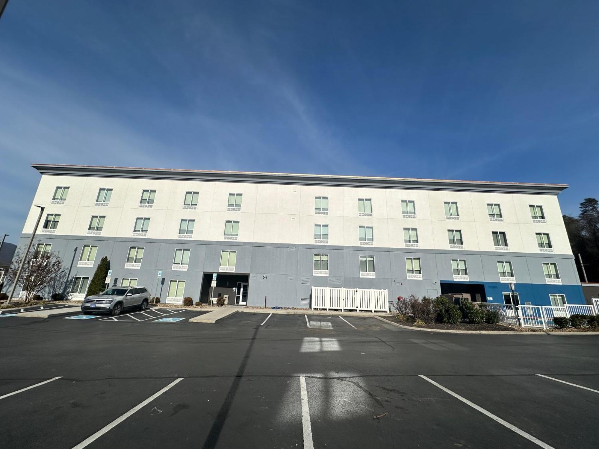 Holiday Inn Express & Suites Caryville By Ihg Bagian luar foto